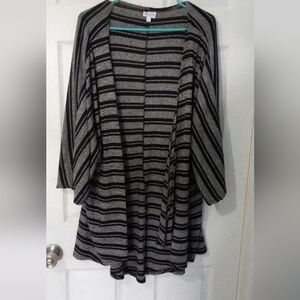 LuLaroe size large gray and black duster.